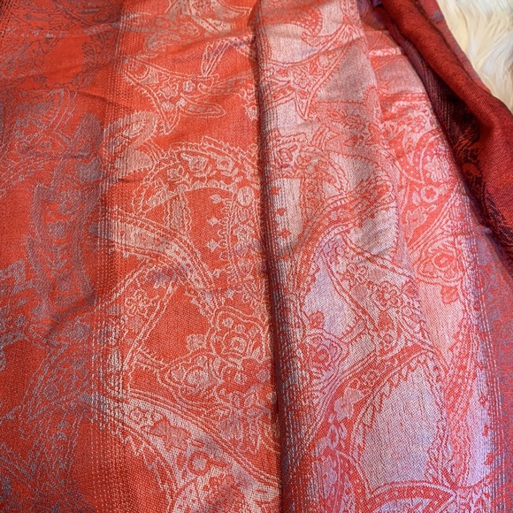 Red tones scarf - Picture 12 of 13